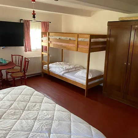 300 Let Stara Pamatka S Vyhrivanym Bazenem Huntirov (Usti nad Labem)